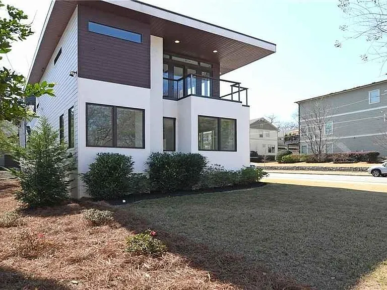 669 E Ave NE #A — Photo 33