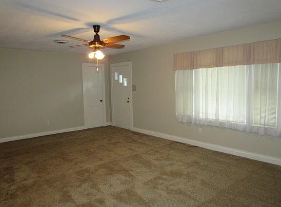 4th image of 813 East Ave