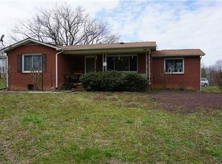 250 Morgan Rd, Hendersonville, NC 28739