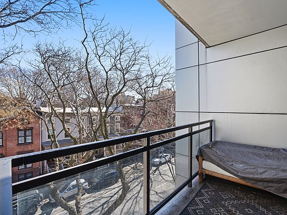 3rd image of 122 Vanderbilt Ave APT 4A