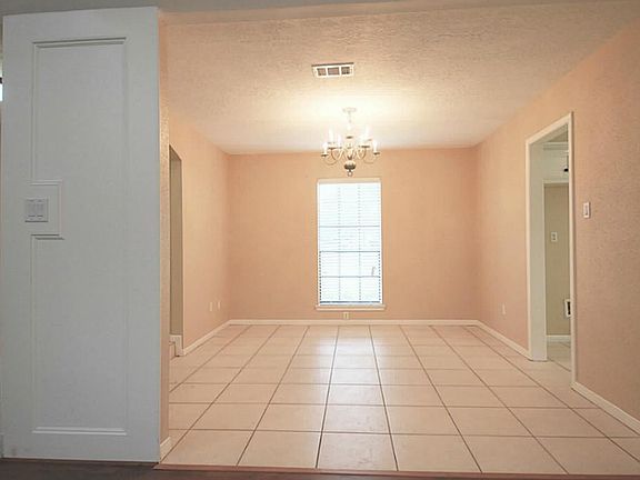 4th image of 1806 Quarterpath Dr