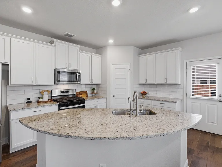 8439 Knapp Rise — Photo 3
