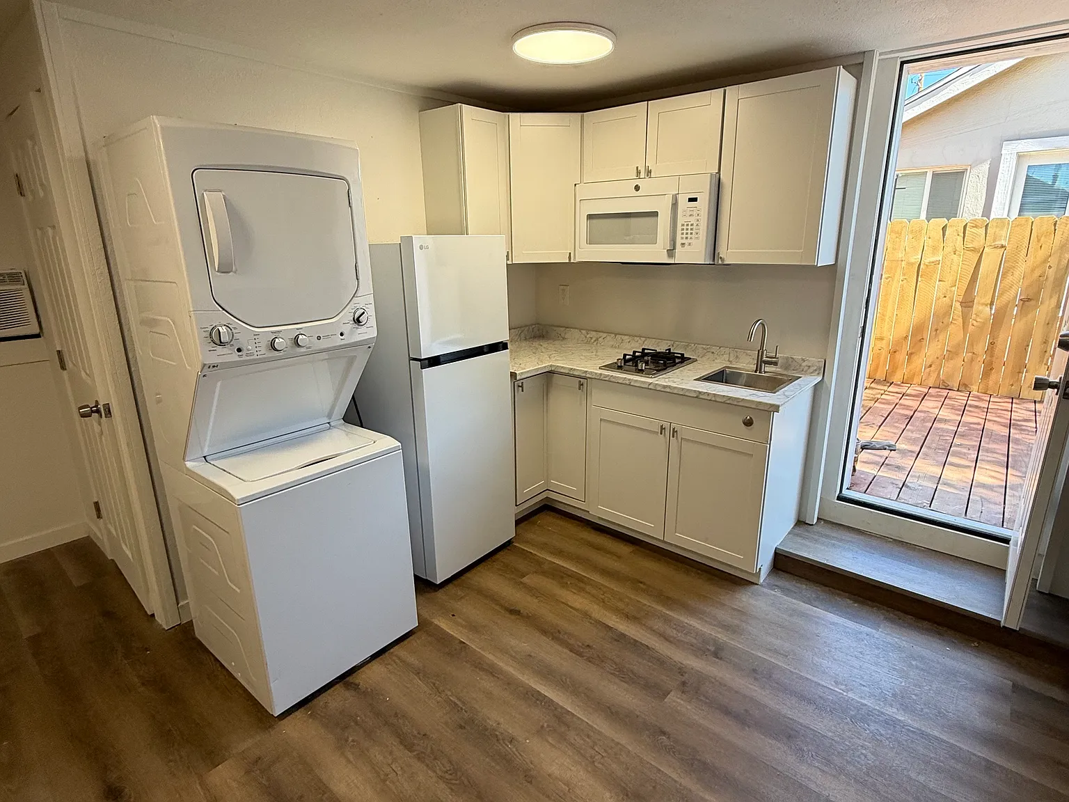 Studio, 375 sqft, $1,160 — Photo 1