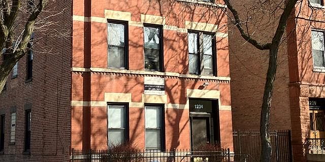 Exterior of 1234 W Flournoy St.