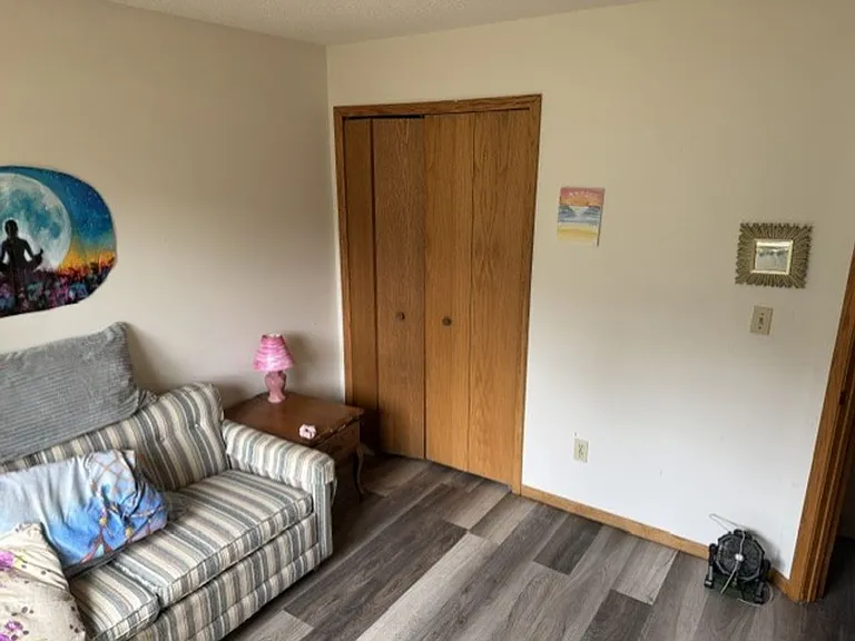 2414 Greenwood St — Photo 8