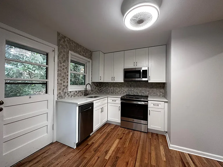 2149 Arlington Ave NE — Photo 12