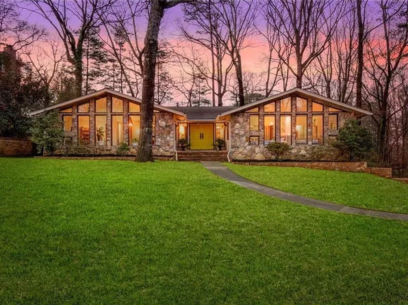 5129 Stratham Dr, Dunwoody, GA 30338