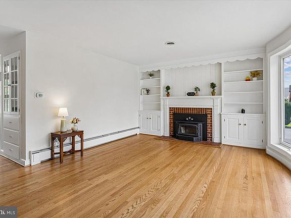 4th image of 1020 View St