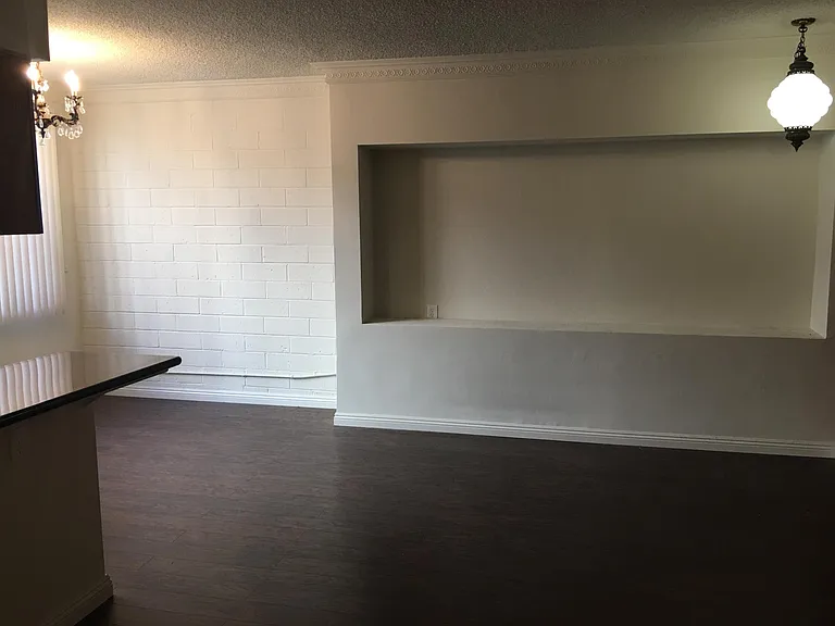 373 S Cochran Ave — Photo 2
