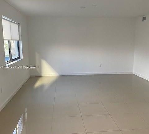 4th image of 423 E 27th St #203