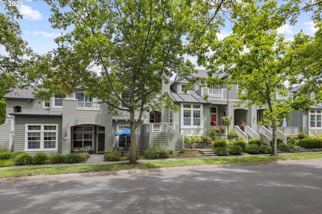 6443 NE Brighton St, Hillsboro, OR - View 2