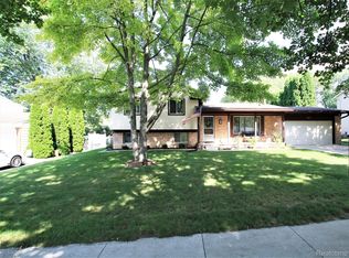 421 Holland Rd, Flushing, MI 48433