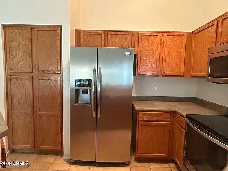 1807 E Lindrick Dr — Photo 5