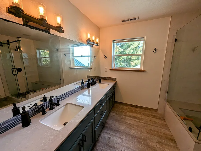 En-suite Master bath