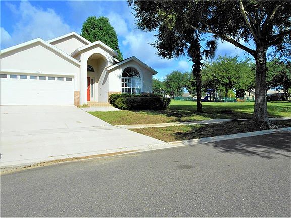 3rd image of 15943 Heron Hill St
