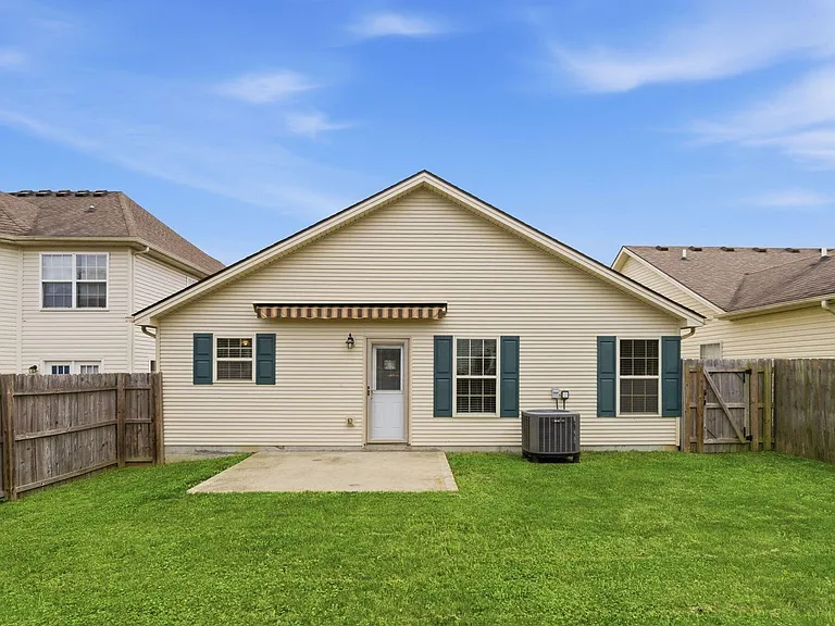 2545 Milsom Ln — Photo 2