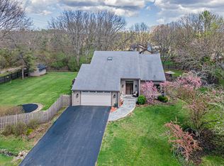 30949 N Leesley Ct, Libertyville, IL 60048