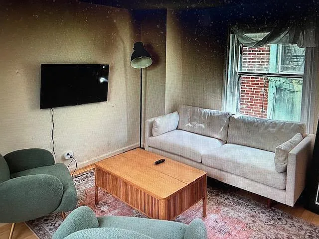 1 bed, 300 sqft, $1,100 — Photo 1