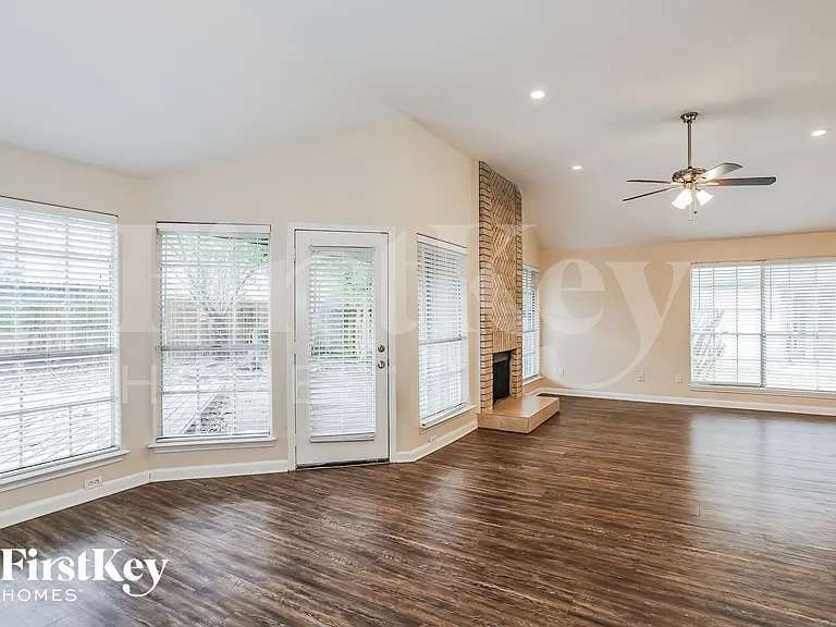 5334 Hazelgrove Dr — Photo 5