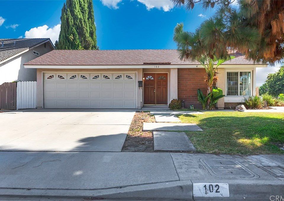 1st image of 102 Costa Bella Dr