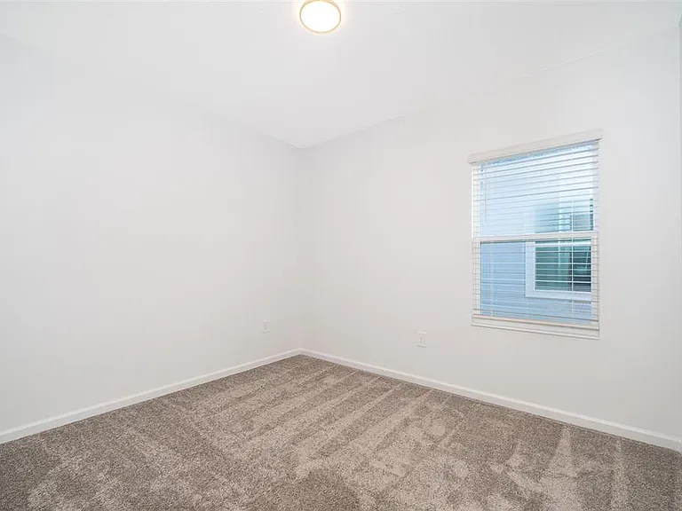 2790 Armstrong Ave — Photo 12