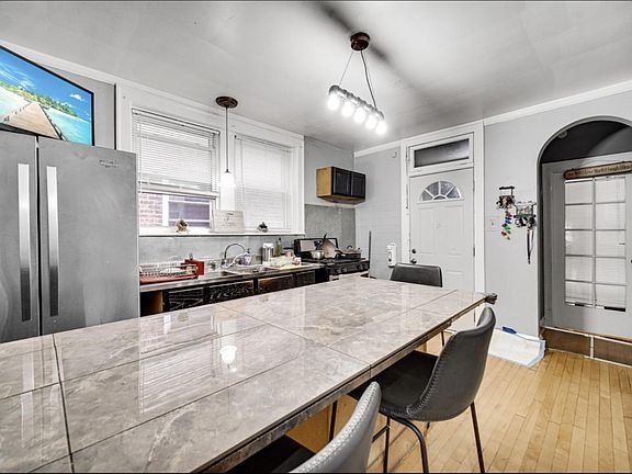 5th image of 4835 W Cornelia Ave Unit 1