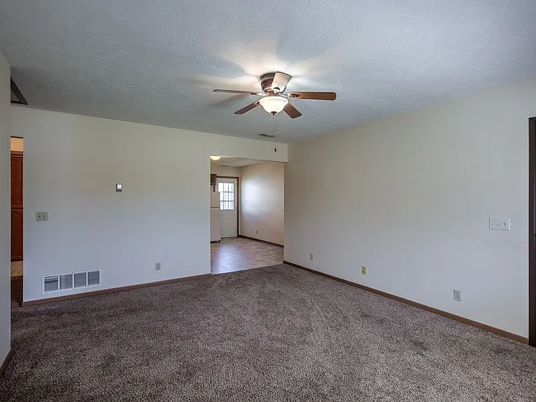 404 Chestnut Dr — Photo 30