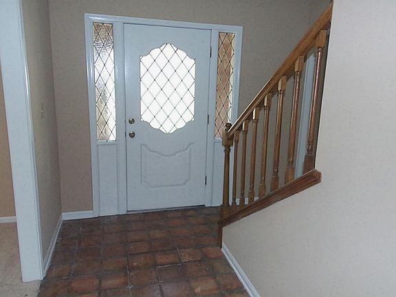 Foyer with fresh paint.