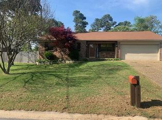 12718 Pleasant Forest Dr, Little Rock, AR 72212