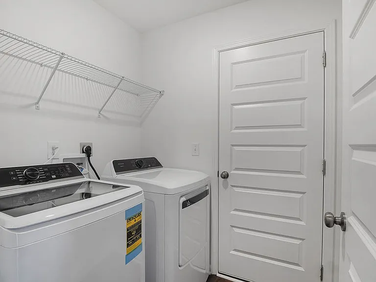 813 Ashford Dr — Photo 10