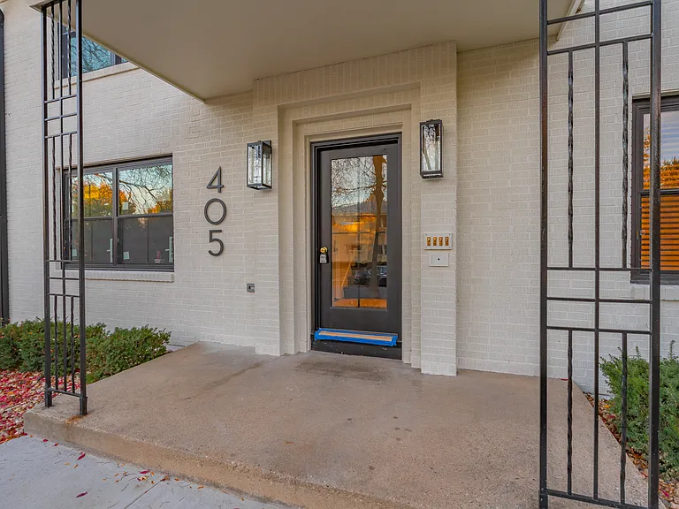 405 Presidential Ln #3 — Photo 2