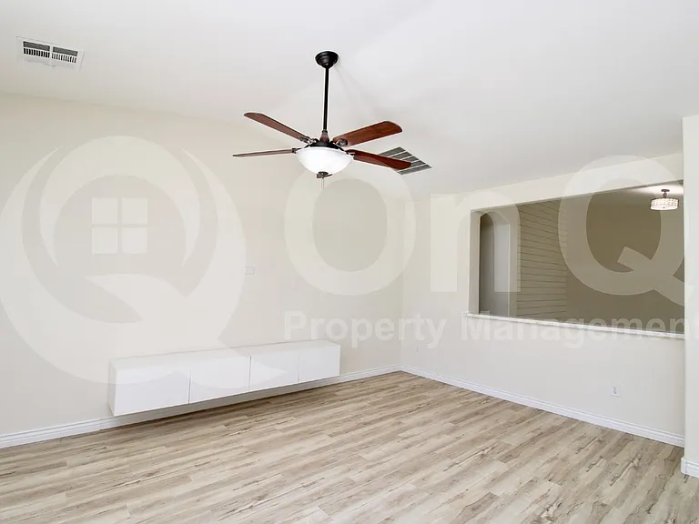 2451 E Honeysuckle Pl — Photo 7