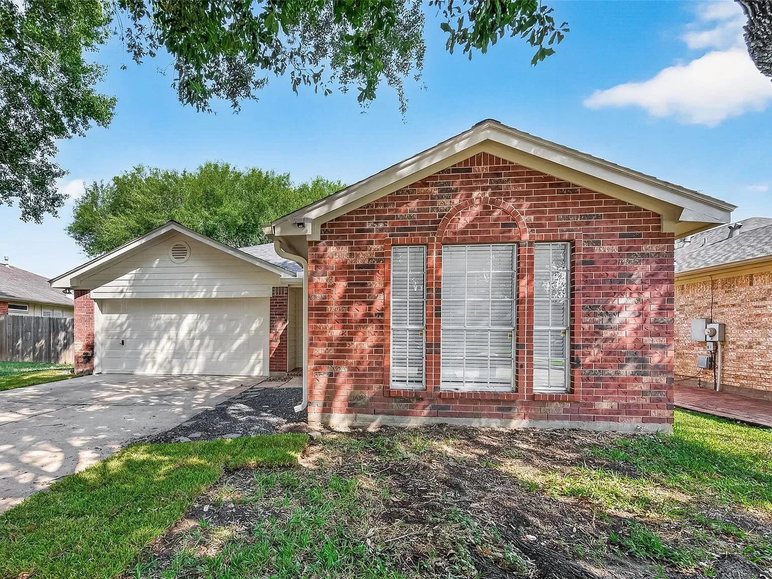 3 bed, 2.0 bath, 1184 sqft, $2,000 — Photo 4