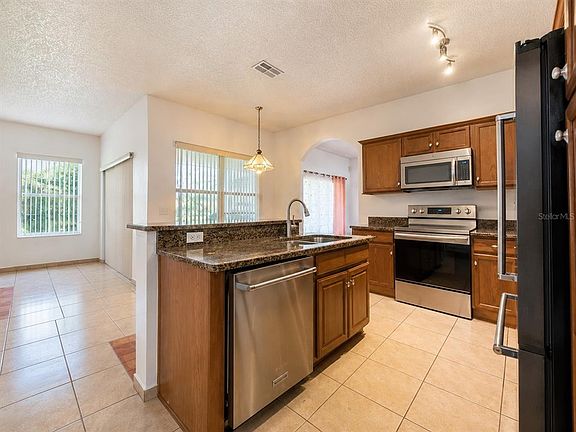 3rd image of 375 ALDERSHOT COURT