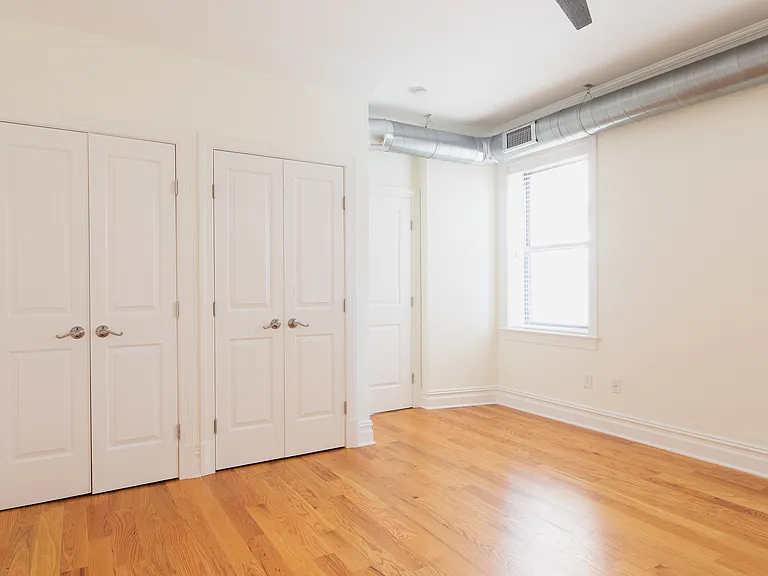 LARGE BEDROOM