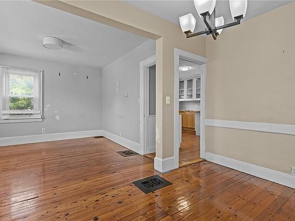 5th image of 217 Bay View Ave