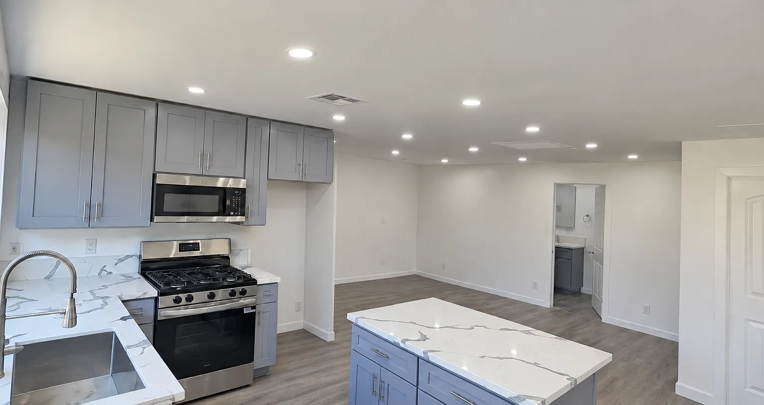 2 bed, 800 sqft, $2,400 — Photo 2