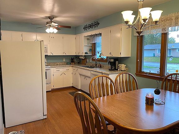 3rd image of 2976 Continental Dr