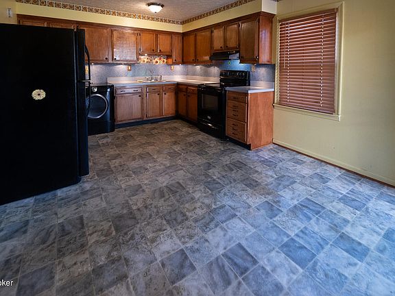 4th image of 445 Boulder Dr