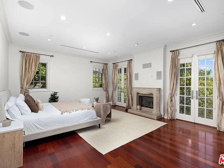 314 N Palm Dr — Photo 15