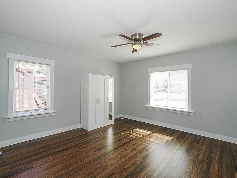 53 N 100 W — Photo 16