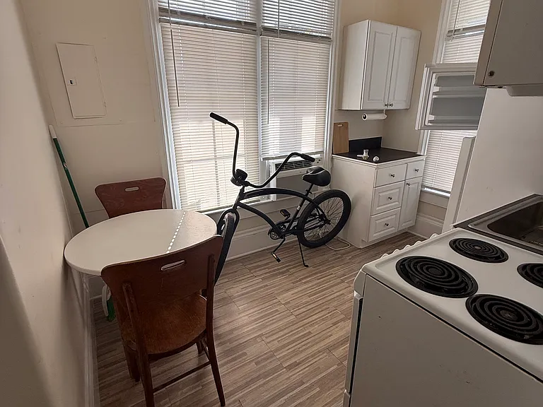 802 Eaton St #2 — Photo 4