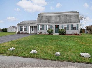 44 Foster Ln, Narragansett, RI 02882