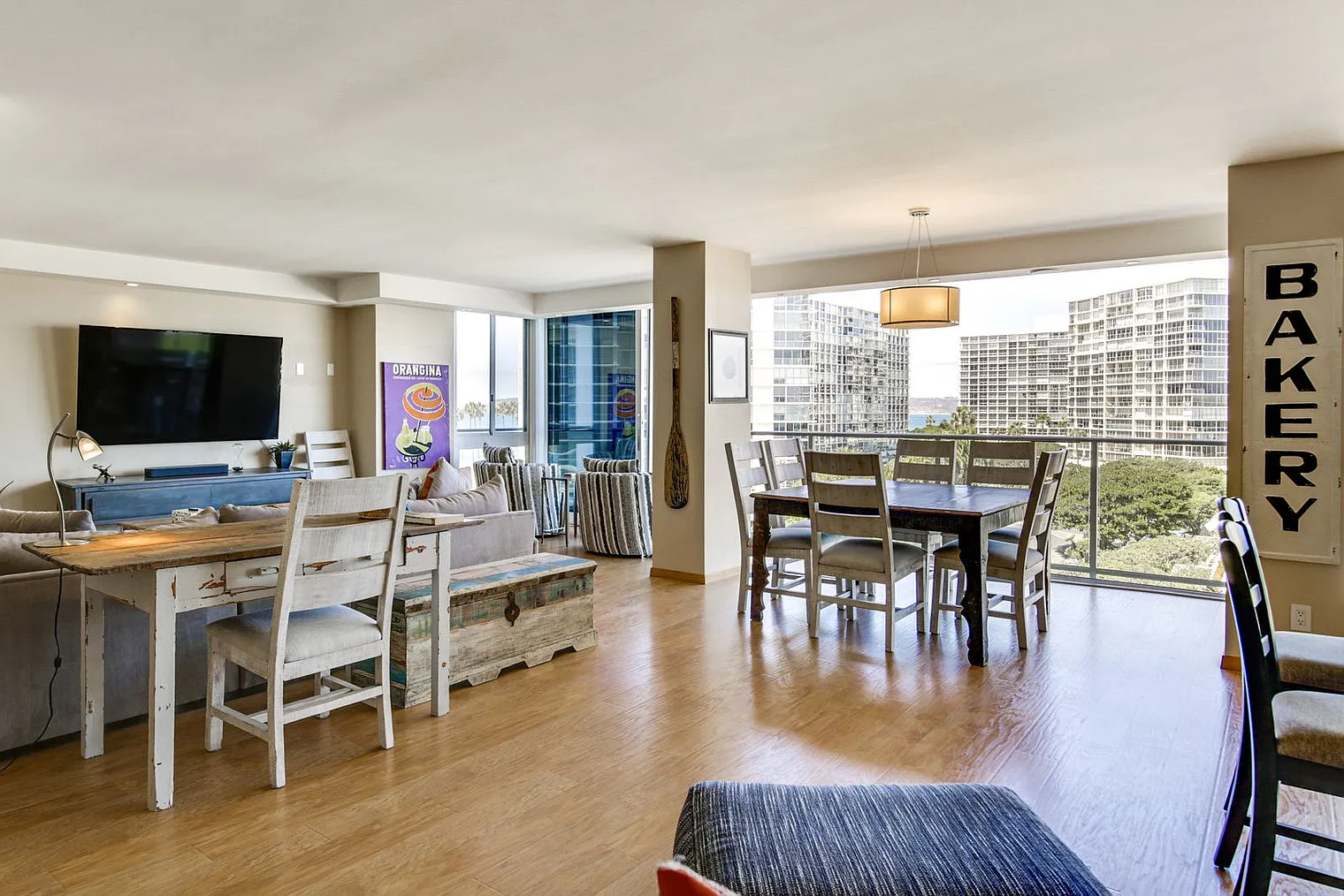 2 bed, 2.0 bath, 1700 sqft, $7,270 — Photo 2