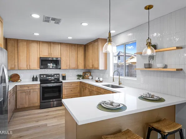 11216 W HEATHERBRAE Drive, Phoenix, AZ 85037