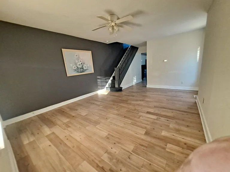 1100 Green St — Photo 3