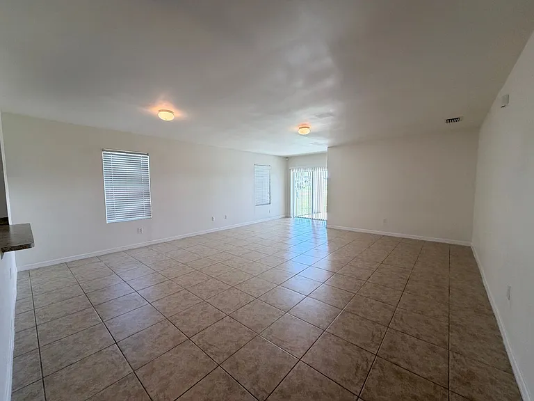 1621 SW 10th Ave — Photo 12