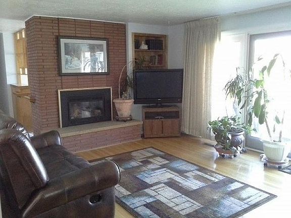 3rd image of 804 Holiday Dr
