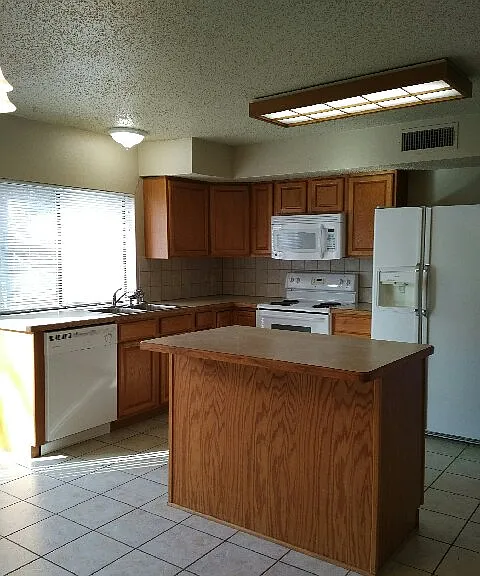2136 Loma Verde Dr — Photo 8