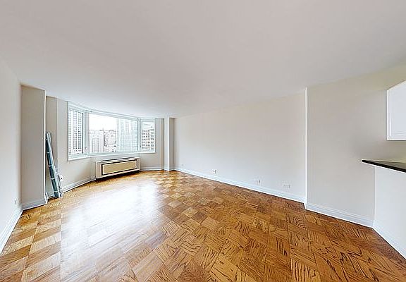 3rd image of 400 E 71st St APT 12c